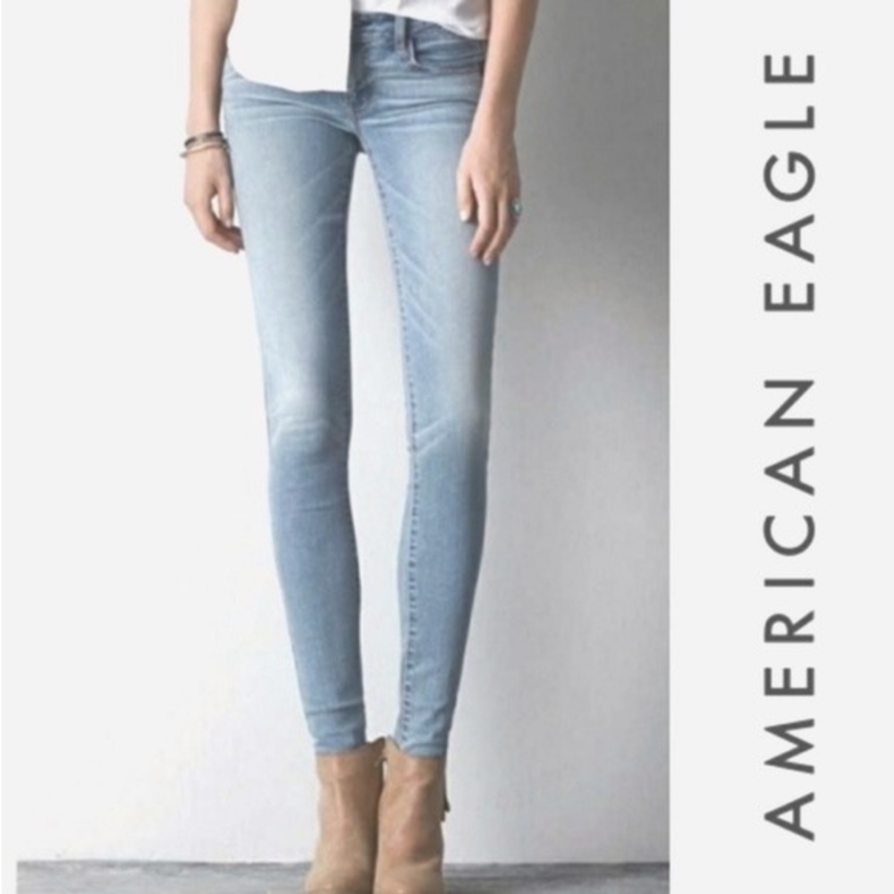 American Eagle super stretch skinny light wash jeans size 4